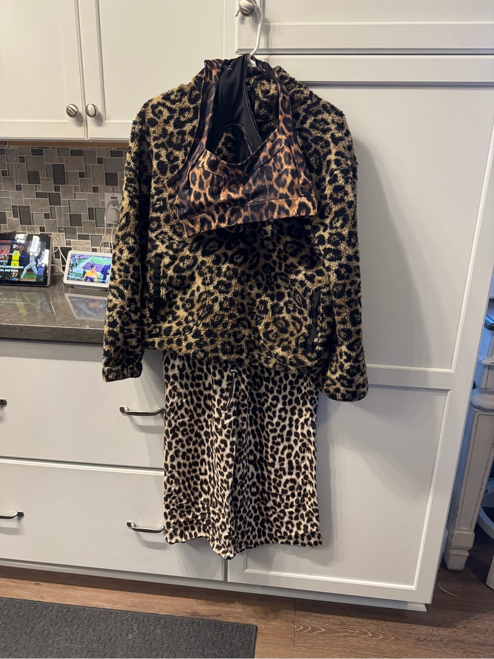 Women’s cheetah set